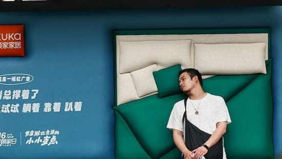 顾家家居在线下做了一组“软”广告，太暖了