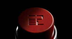 完美日记换logo，网友：碰瓷纪梵希？