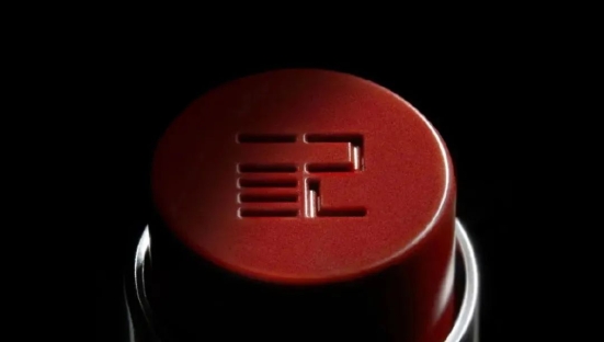 完美日记换logo，网友：碰瓷纪梵希？