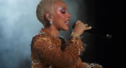 起猛了，看见维密拍电影了！