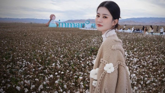 在新疆棉田办“中”字秀场，被国货茵曼秀到了！