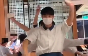 海底捞制服热舞，火了！