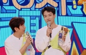 2.1亿话题量，今年热综被TA承包了，网友：太显眼！