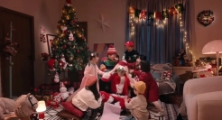 天猫圣诞广告，画风有点搞怪