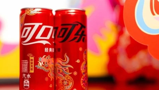 可口可乐2024龙年限定罐包装，“剪”出年味！