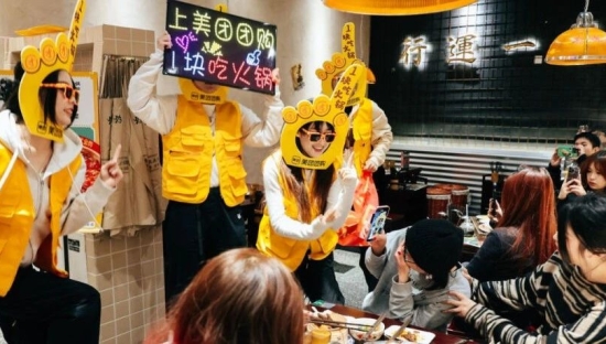 借势双旦魔性整活，美团团购的social营销好上头