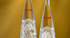 农夫山泉出金龙瓶，网友：好温柔的龙！