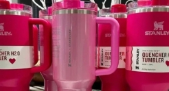 售价1400“丑杯子”遭疯抢，星巴克又赢了？