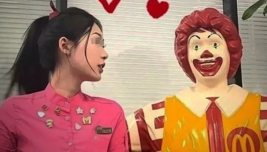 麦当劳、可口可乐“搞黄色”，网友：看完好想要......