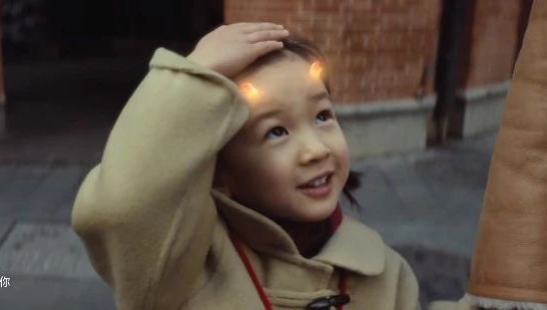 京东联合华为，为春节拍了一支暖心的奇幻大片