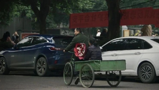 渣中带糖，小度最新广告片又刷屏了