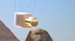 雅诗兰黛给狮身人面像上妆，好癫的创意。。