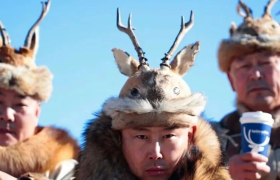 瑞幸联动“鄂伦春大叔”被爆赞，网友：瑞幸族代言瑞幸？