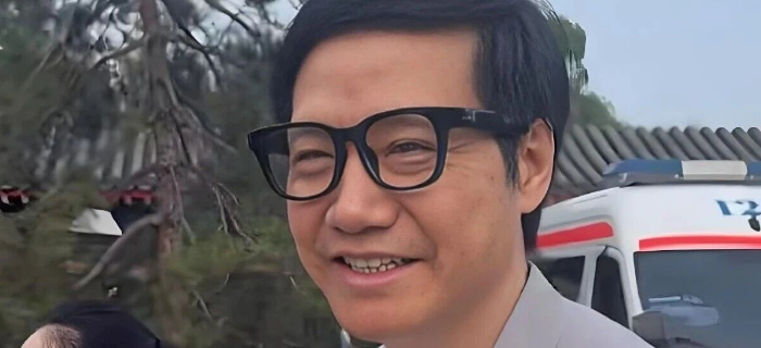 雷军凌晨3点亮相阅兵观礼，小米眼镜赢麻了！