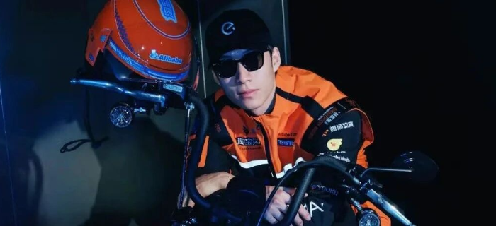 淘宝闪购“赛车服”上线！始祖鸟天塌了