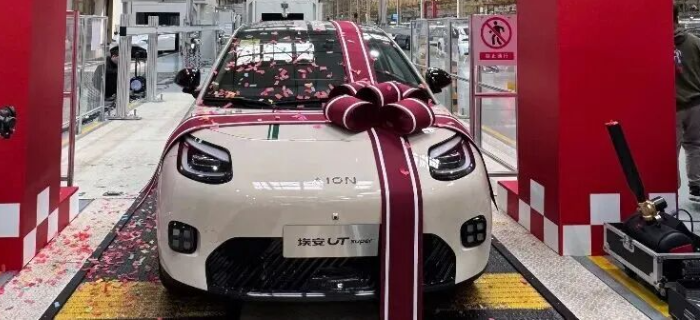 刘强东新车亮相，步了雷军后尘！