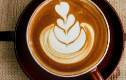 瑞幸咖啡股票不再跌了 官方宣布停牌：等待披露重要消息