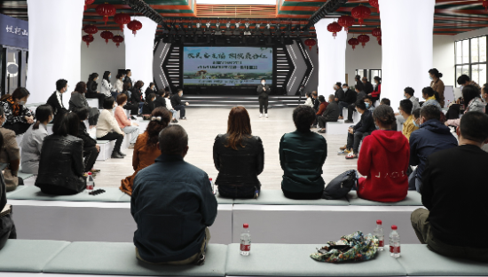 全国首个阿里巴巴“村播学院”“开学”，零门槛零学费培育农民主播