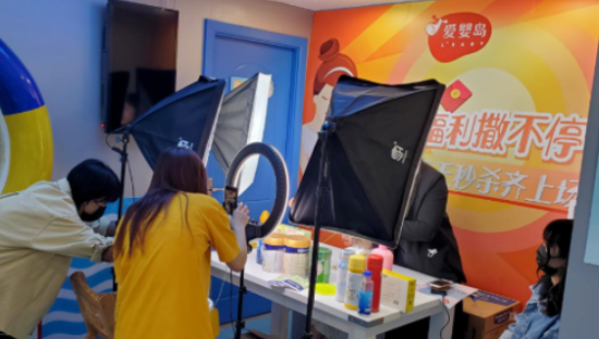 一场直播销售额翻3倍，连锁门店利用私域直播破局