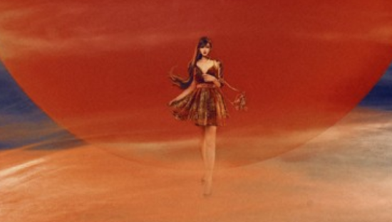 迪奥携手二次元博主，漫游城市走秀