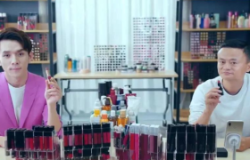 百万CEO冲进“直播圈”：花式带货，意在续命