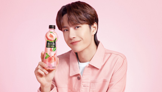 美汁源×王一博带你感受汁汁桃桃的甜美爆袭!