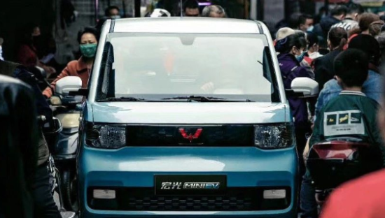 卖完口罩、螺蛳粉后，“不务正业”的五菱又火了