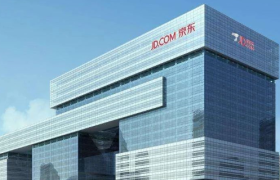 电商年中战：苏宁拼多多围攻，京东两招破局