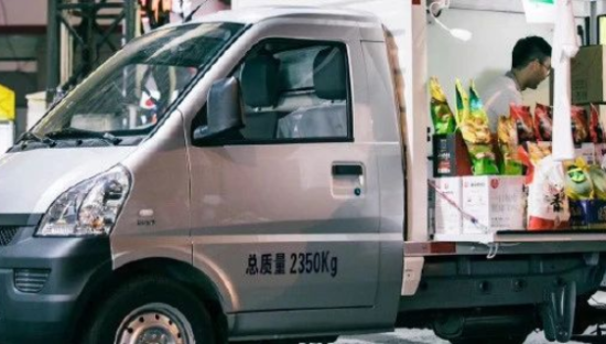 地摊经济火爆，五菱汽车出圈！揭秘“地摊神车”爆火背后的营销逻辑