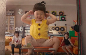 宜家惊喜联动新裤子乐队，看摇滚奶爸如何从容带娃！