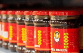 “鹅妈大战”火了！从0到50亿，老干妈的辣椒王国是如何建造起来的？