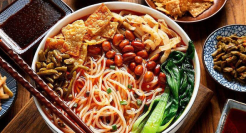 柳州螺蛳粉半年产值近50亿元 是去年出口总额8倍