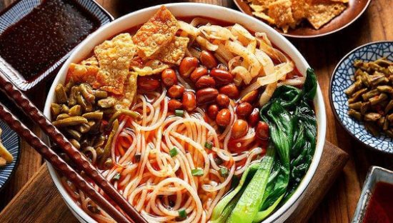 柳州螺蛳粉半年产值近50亿元 是去年出口总额8倍