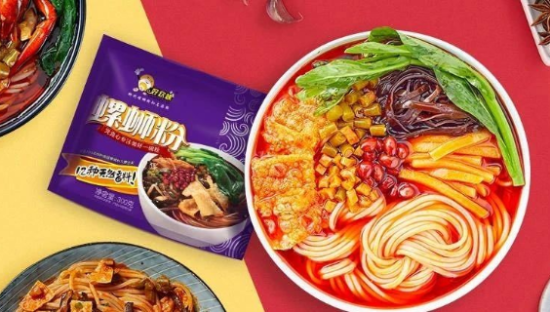 半年产值50亿，网红「螺蛳粉」跨界忙，这对下一个爆款打造有何启示？