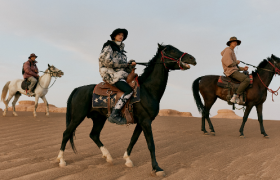 李宁携华晨宇重走丝绸之路