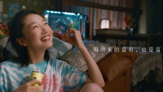 周冬雨 x RIO微醺新广告，空巢饮酒太上头了！