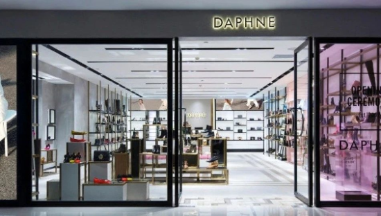 为什么达芙妮们没落，优衣库们却活得很好？