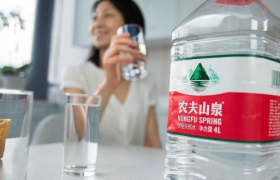 农夫山泉又出新瓶了，这次有点暖！