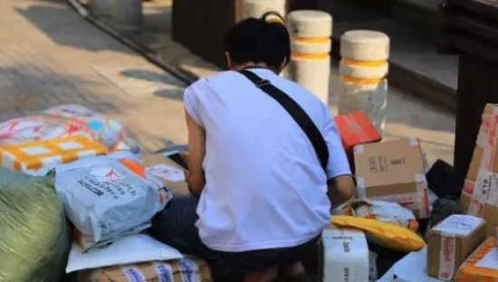 每单只赚2毛5？快递员正在经历生死时刻！
