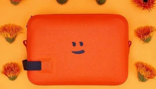 可口可乐出了一套微笑“表情包”