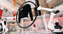 蕉内开了一家不卖货的快闪店：热皮实验室来袭