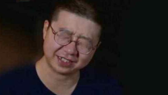 就这奖杯还能回收再利用？爱奇艺真绝了！