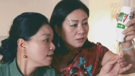 娃哈哈拍了支“续命”广告，居然把AD钙奶当点滴打？