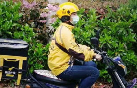 仅因4块钱，市值暴跌400亿！美团割外卖会员韭菜亏大了！