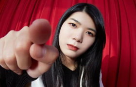 杨笠被举报，《脱口秀反跨年》文案火了！