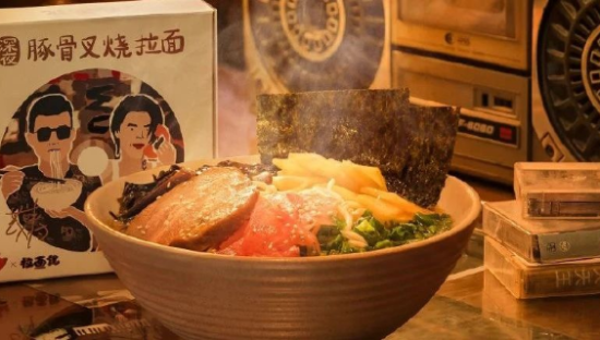 方便面界的“爱马仕”，一碗拉面卖2.5亿，这匹黑马太“黑”了！