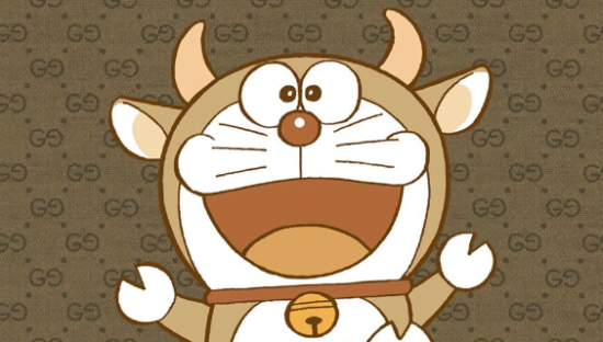 哆啦 A 梦变身 Gucci 可爱牛宝宝