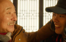 从易烊千玺到陈佩斯，深扒百草味年轻化营销的进阶法则！