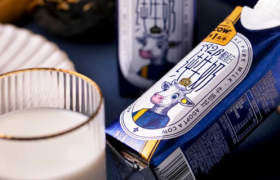 伊利、蒙牛、光明集体涨价，谁给我们“牛奶自由”？