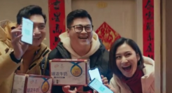 伊利暖心微电影：抱抱每一个原地过年的你